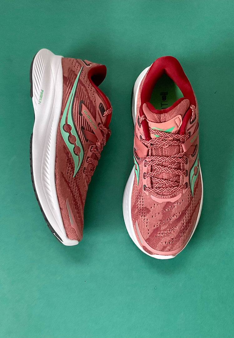 SAUCONY RUNNERS